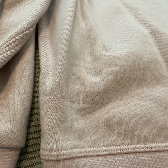 Lululemon Perfectly Oversized Crew in a Light Pink - Picture 4 of 6